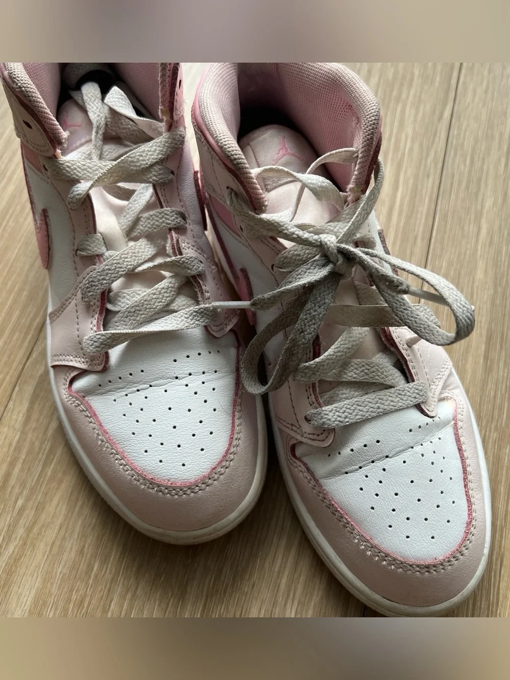 Jordan 1 mid pink trainers #sneakers #lifestyle